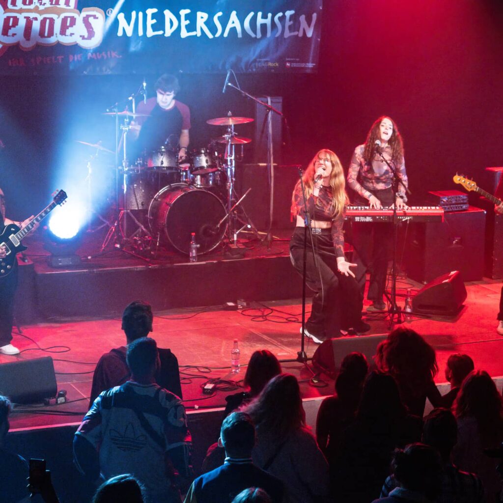 Jetzt anmelden für den Newcomer-Musikpreis „local heroes Niedersachsen“ Jetzt anmelden für den Newcomer-Musikpreis „local heroes Niedersachsen“